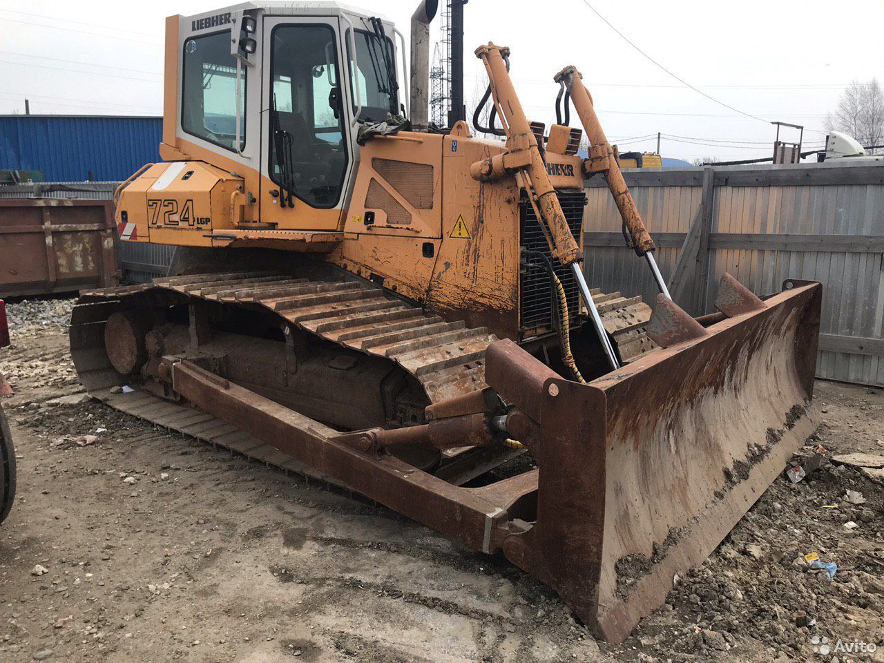 Гусеничный бульдозер Liebherr PR724 LGP