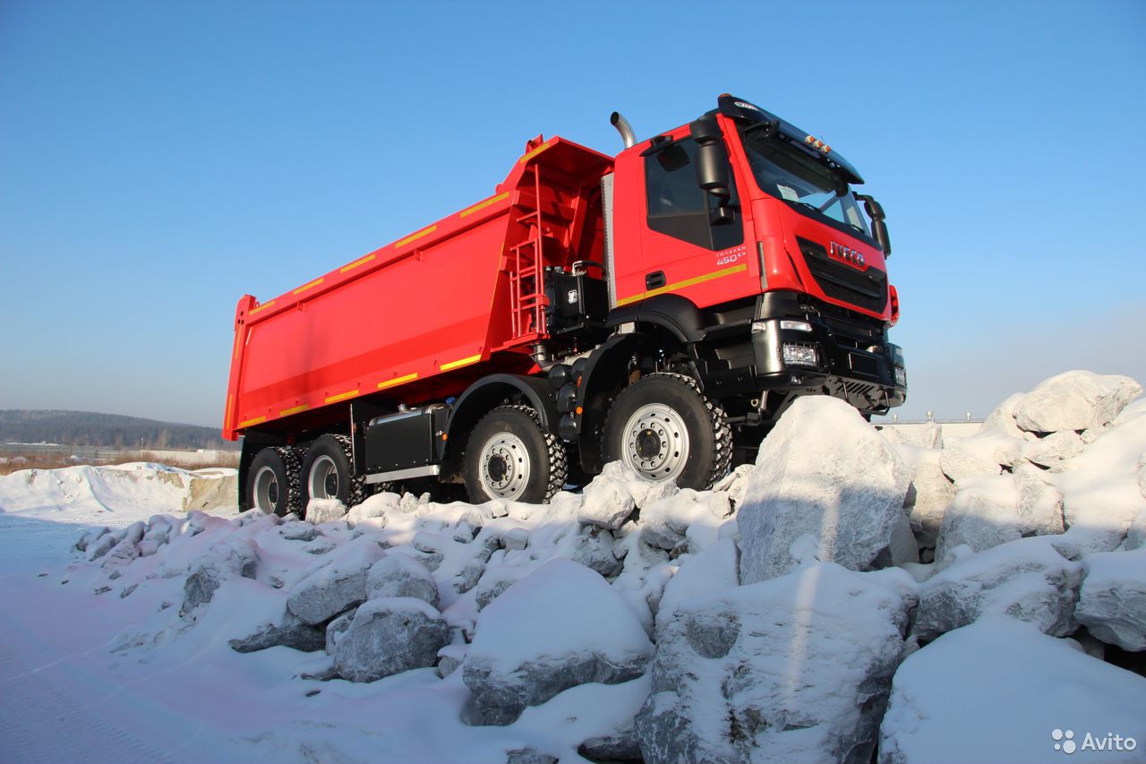Самосвал Iveco Trakker