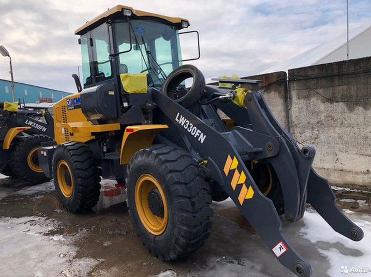 Фронтальный погрузчик xcmg LW330FN