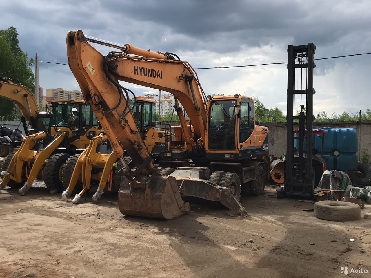 Колесный экскаватор Hyundai R210W-9S