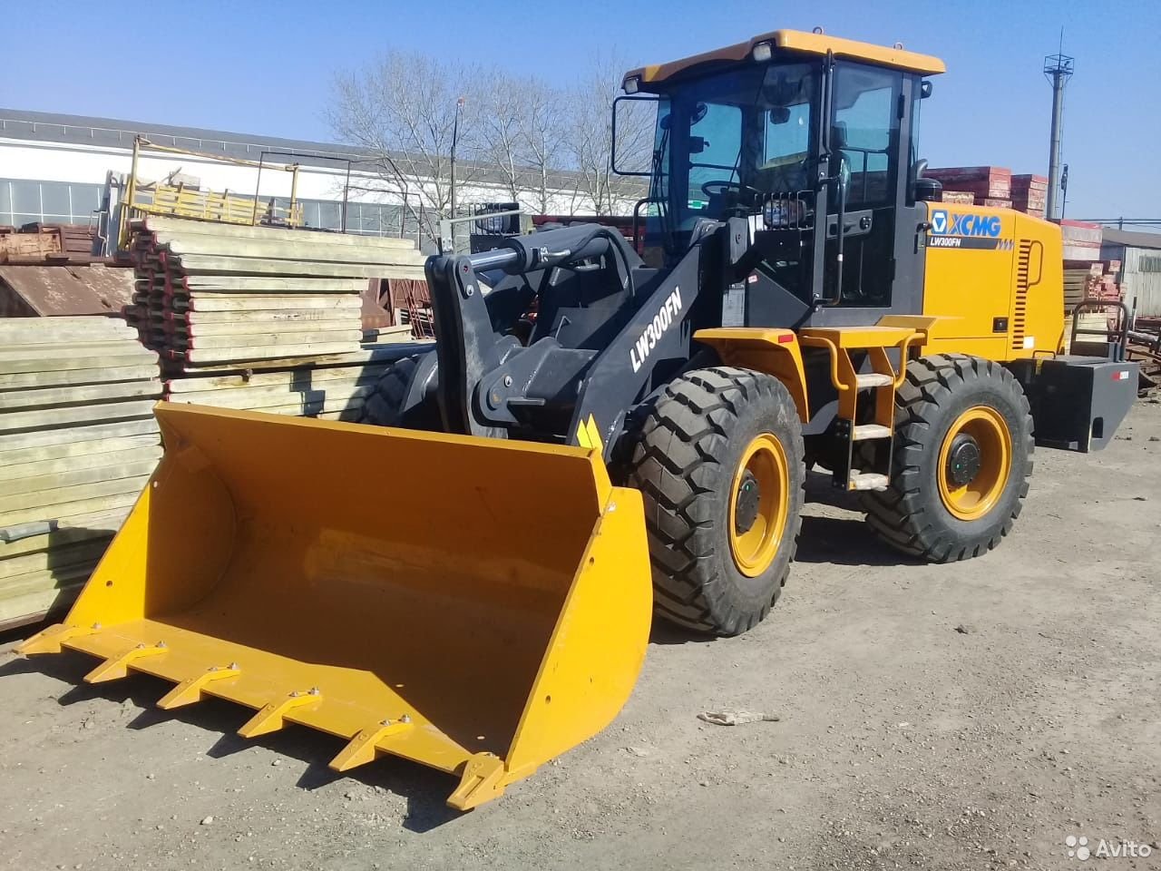 Фронтальный погрузчик XCMG LW300FN