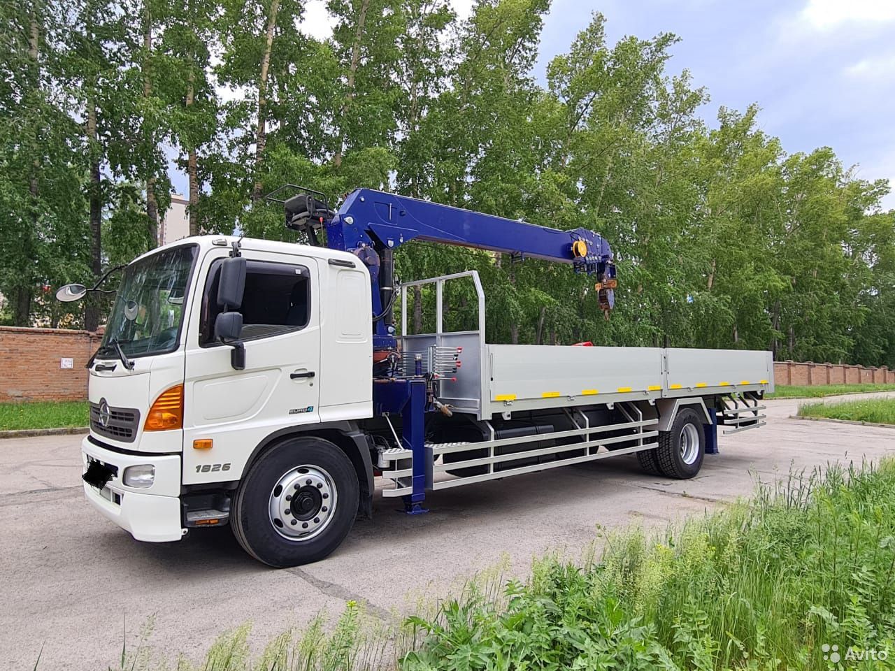 Бортовой грузовик с КМУ HINO 500 (Ranger)