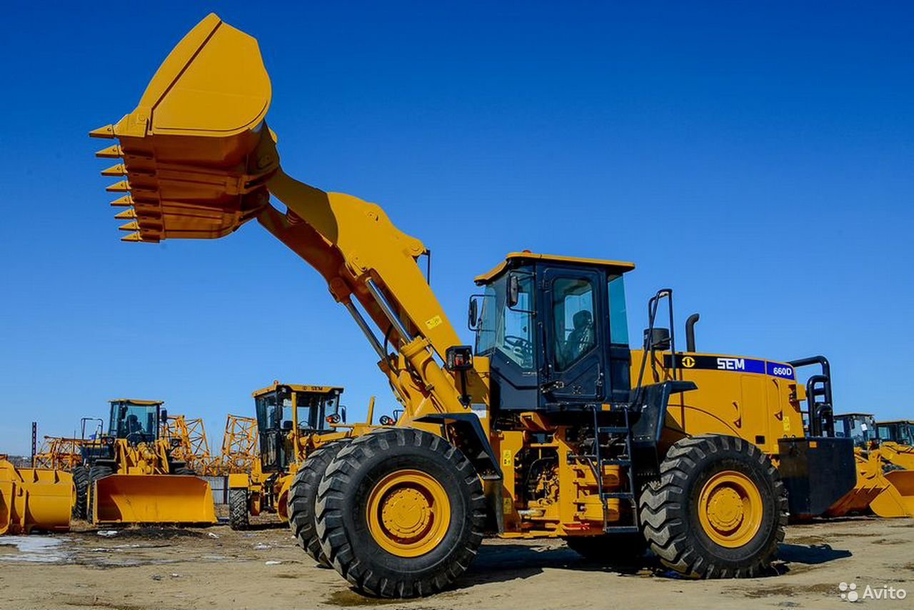 Фронтальный погрузчик SEM 660D
