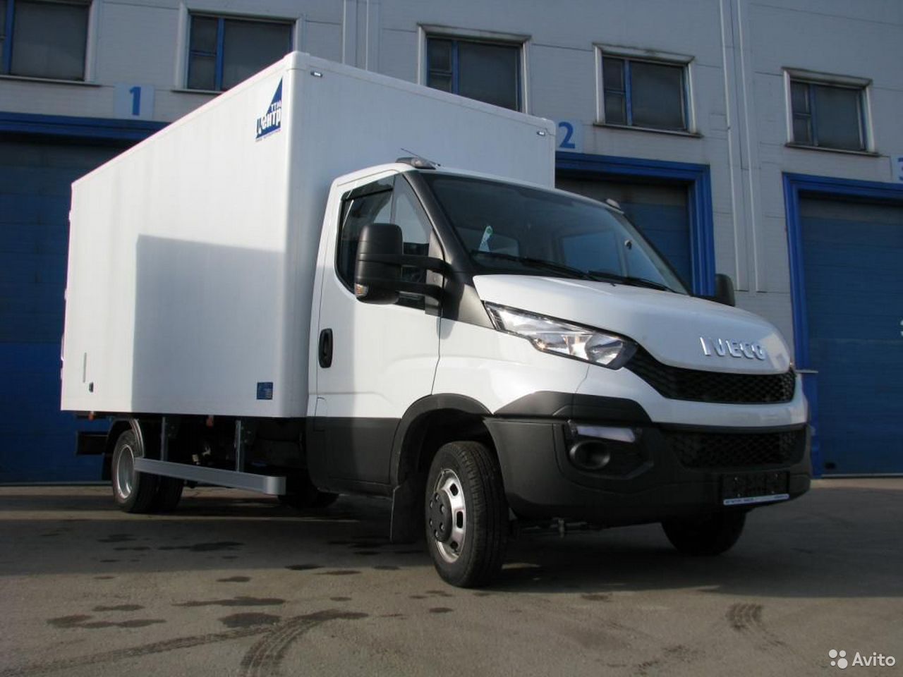 Промтоварный фургон Iveco Daily 70C15