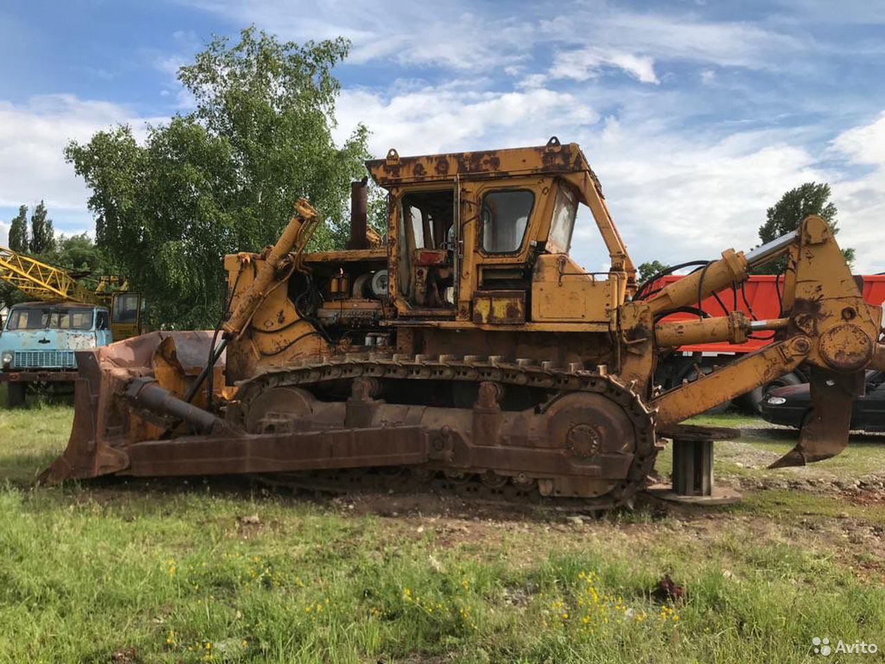 Гусеничный бульдозер Komatsu D355
