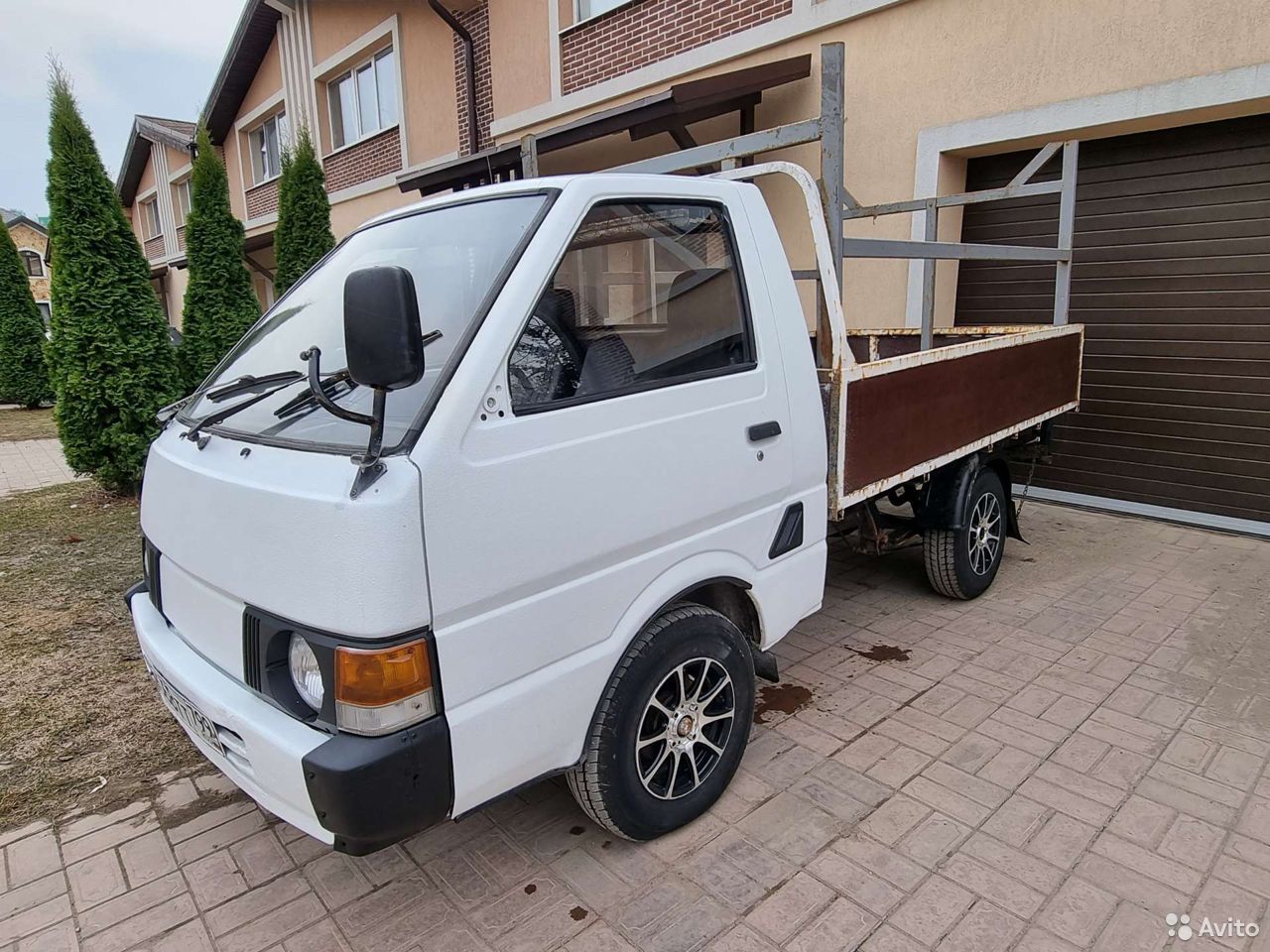Бортовой автомобиль Nissan Vanette