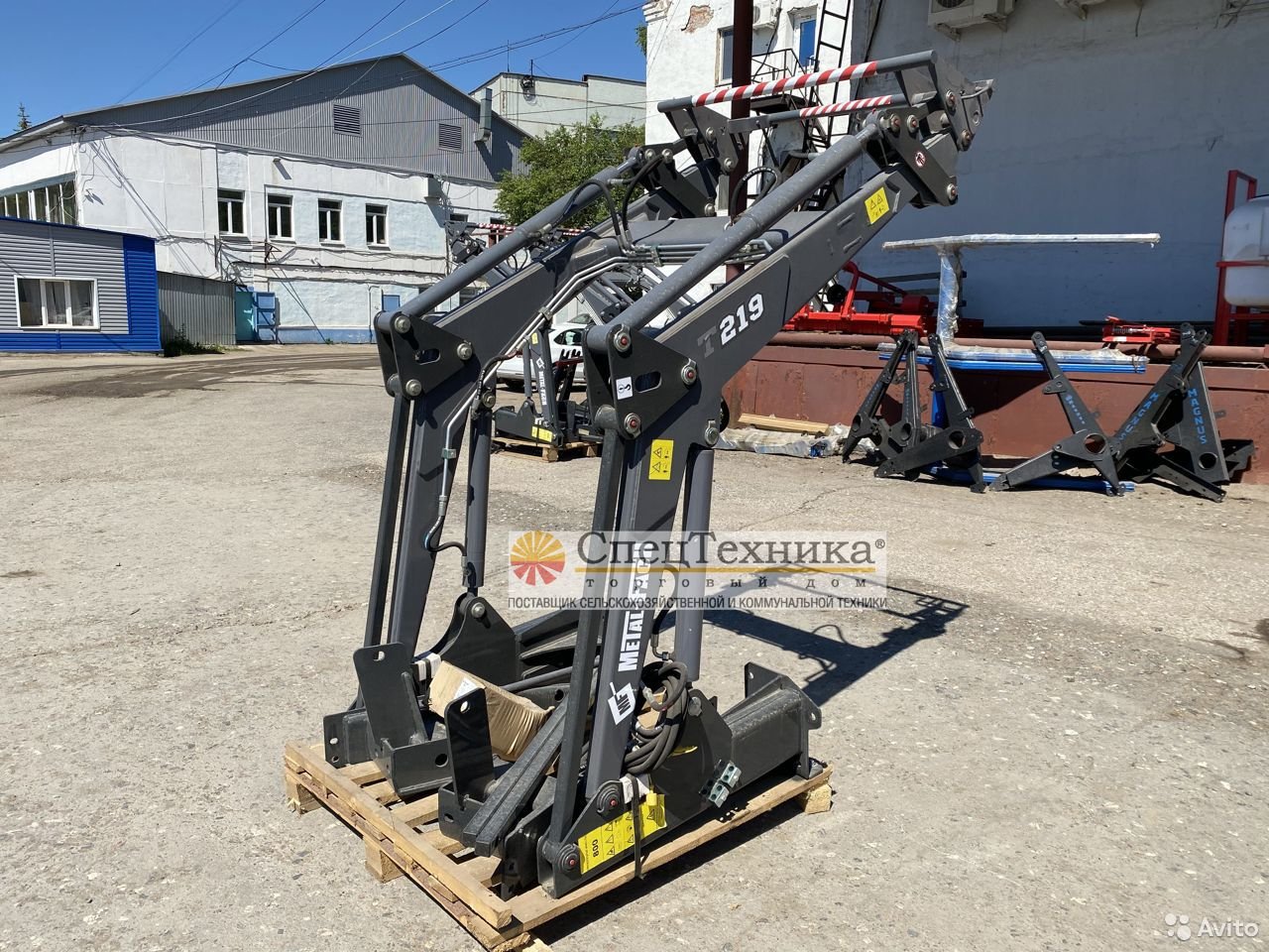 Навесной погрузчик (КУН) Metal-Fach T-219