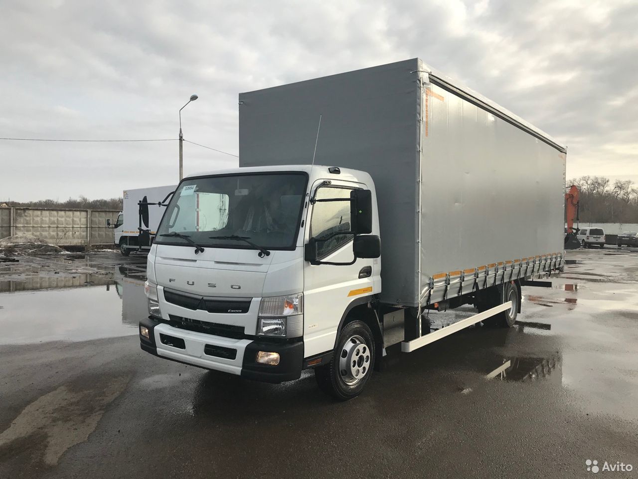 Тентованный автомобиль Mitsubishi Fuso Canter TF