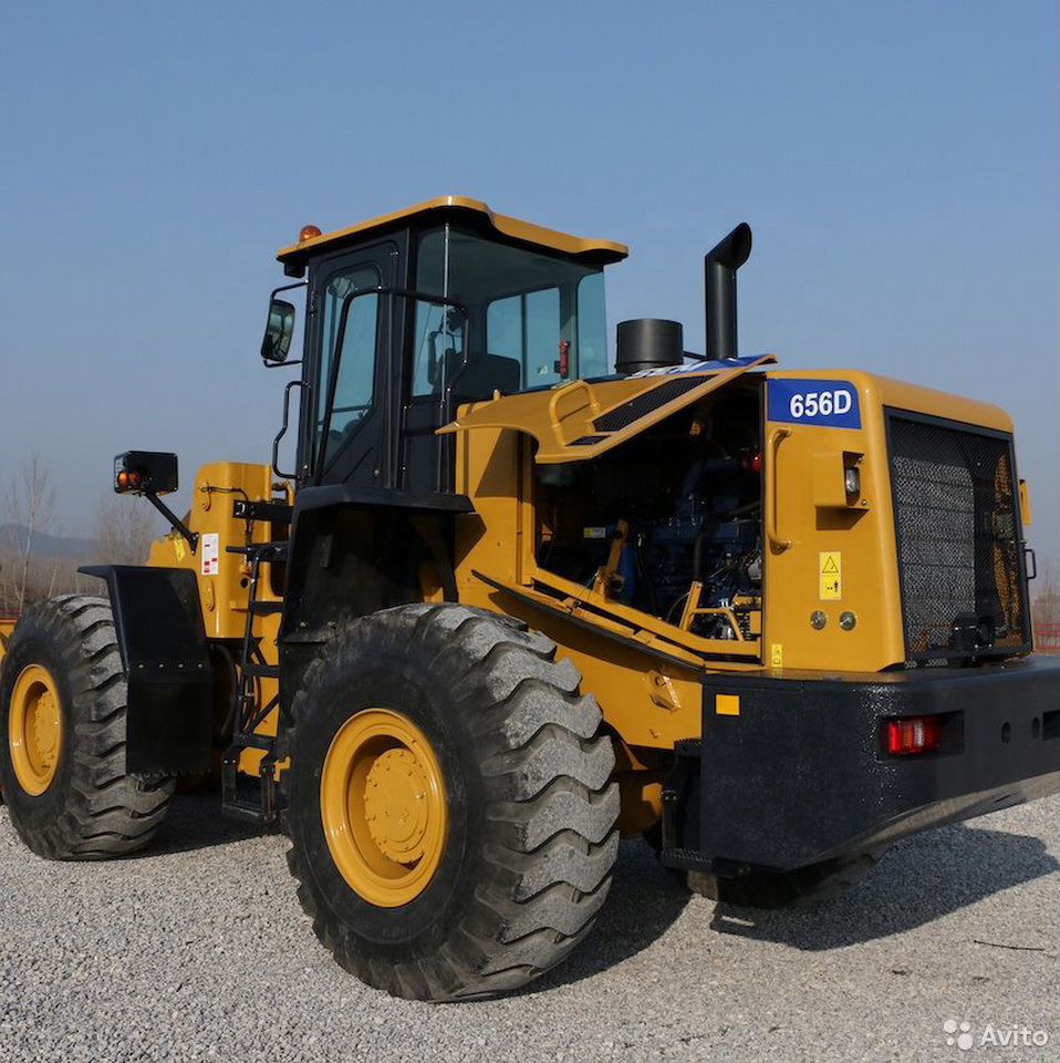 Фронтальный погрузчик SEM 656D
