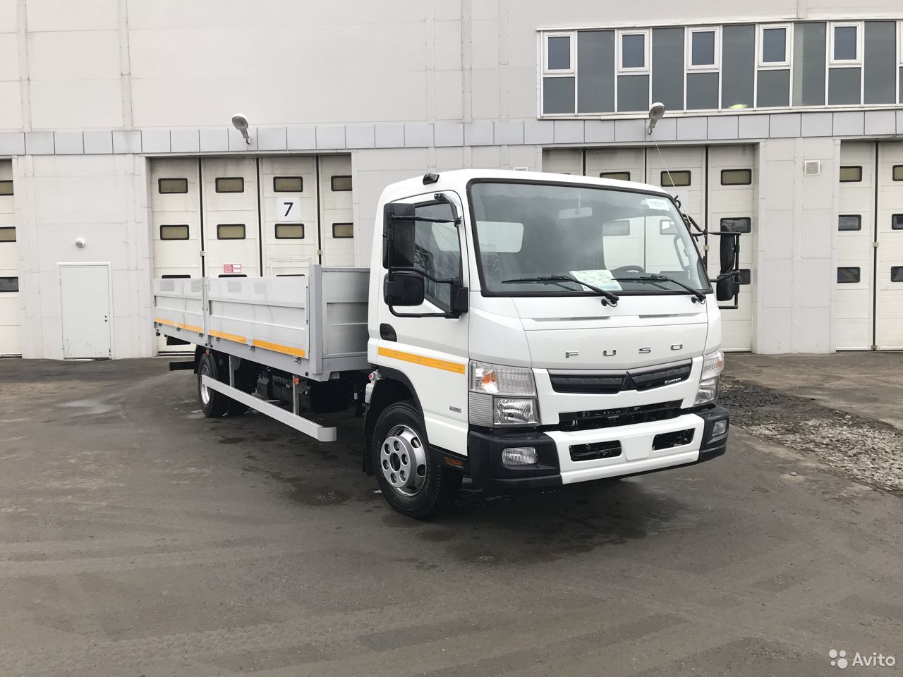 Бортовой автомобиль Mitsubishi Fuso Canter