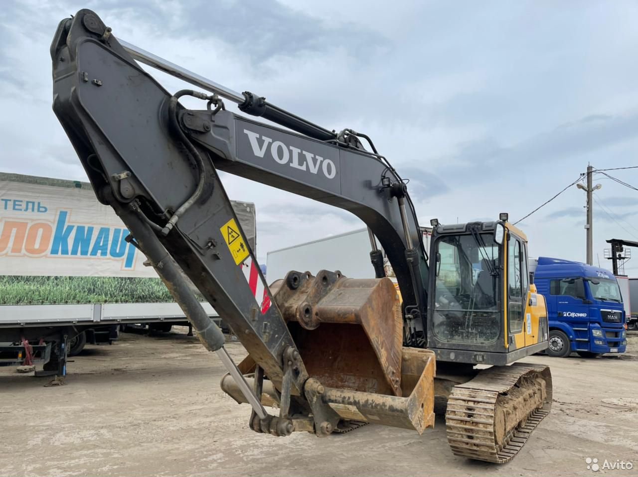 Гусеничный экскаватор Volvo EC170D
