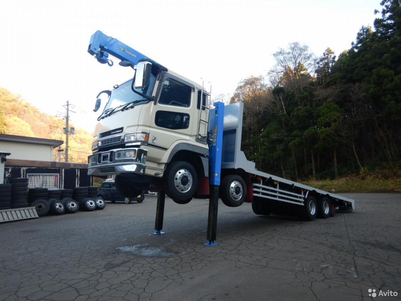 Бортовой грузовик с КМУ Mitsubishi Fuso Super Great