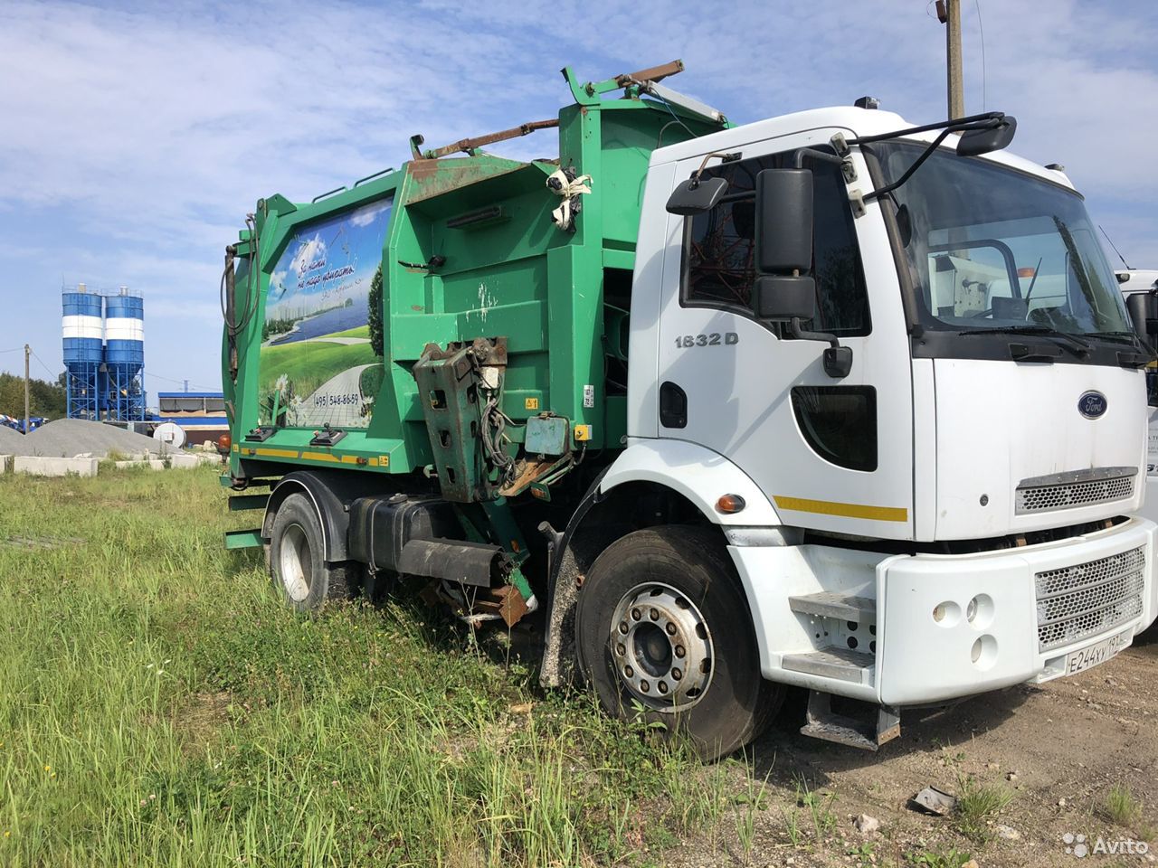 Мусоровоз Ford Cargo с боковой загрузкой