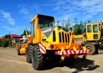 Автогрейдер Дормаш Орел ДЗ-122