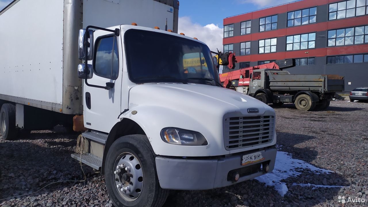 Грузовой фургон Freightliner M2