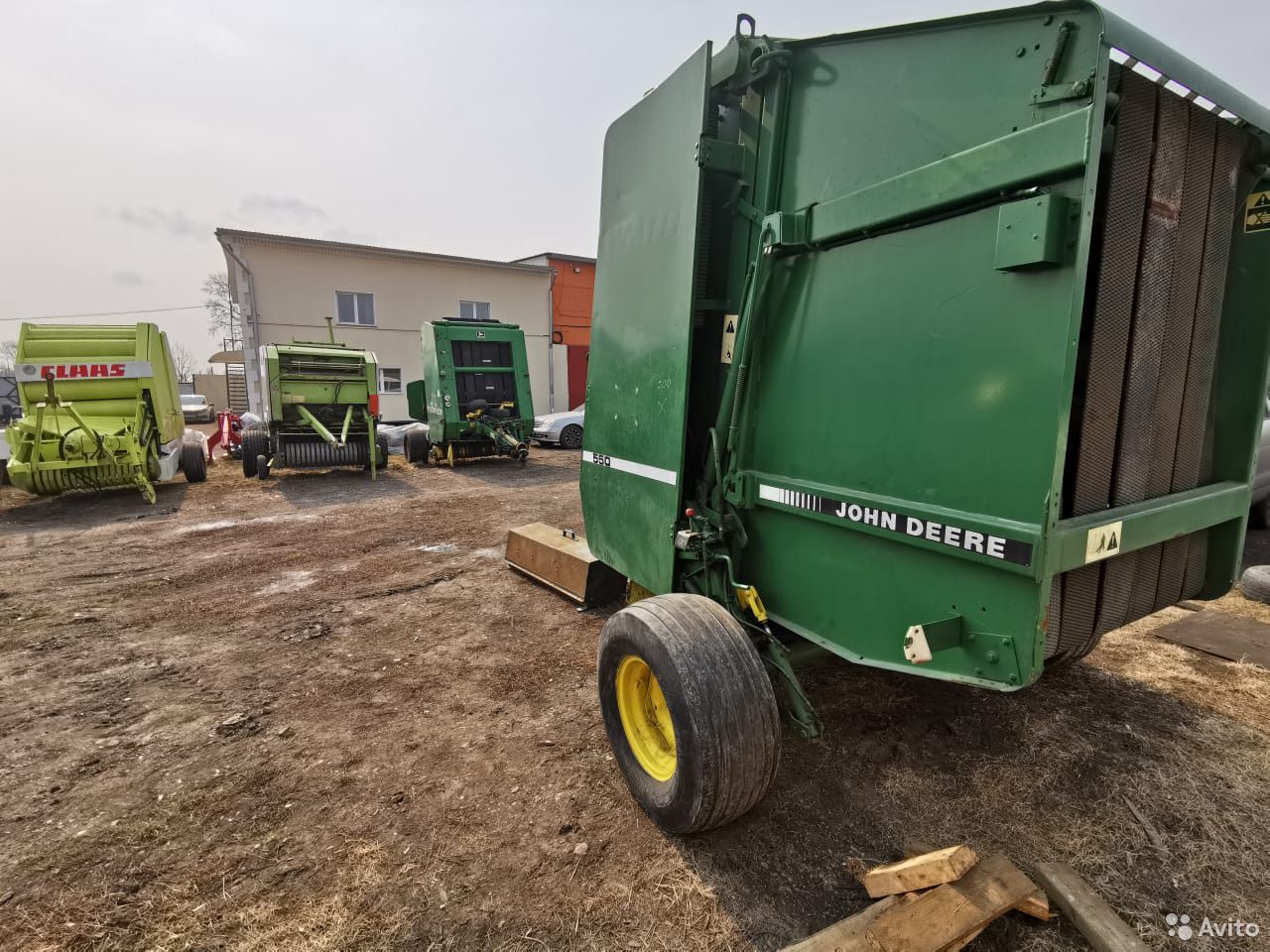 Пресс-подборщик John Deere 550