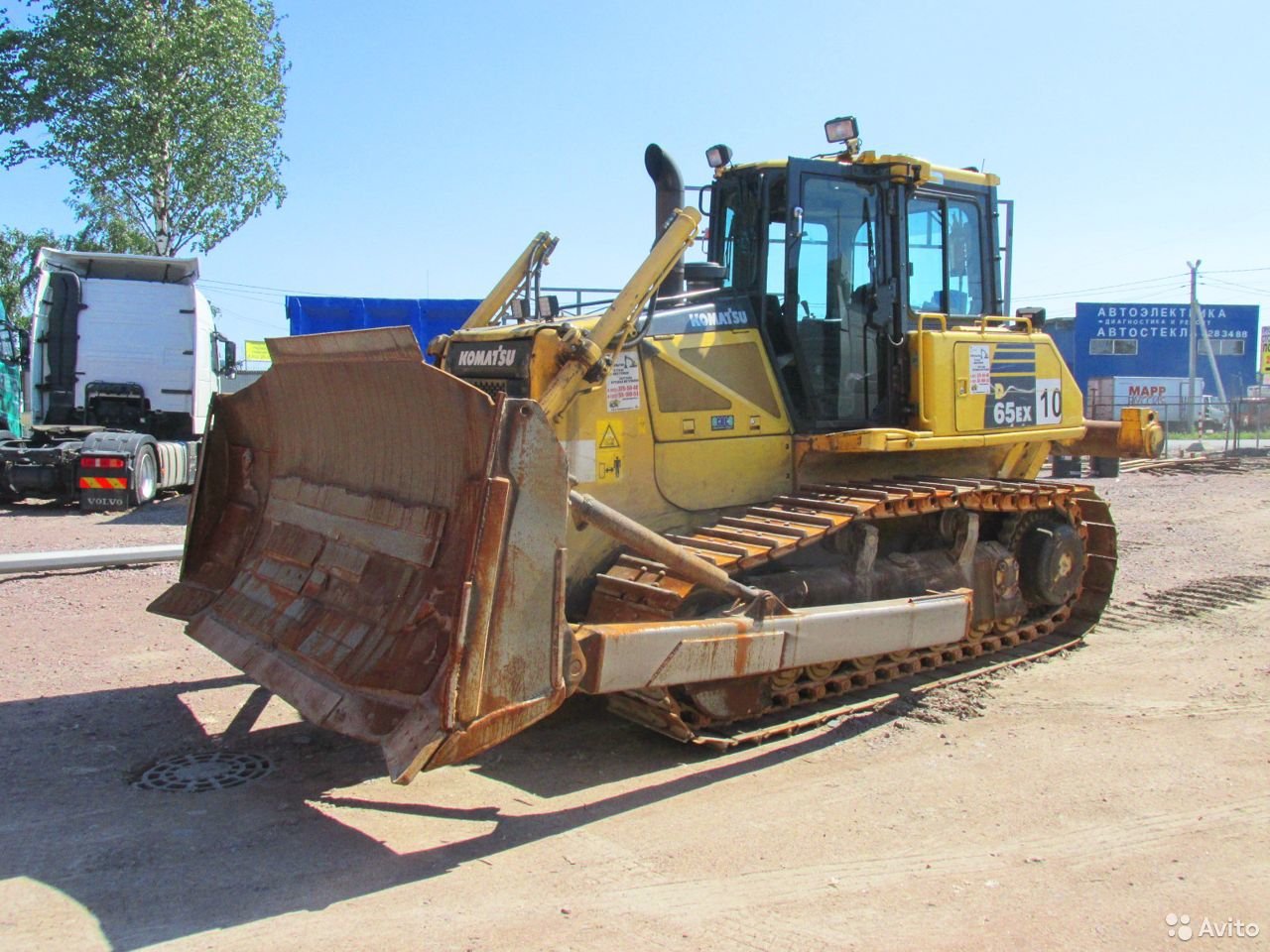 Гусеничный бульдозер Komatsu D65EX-16