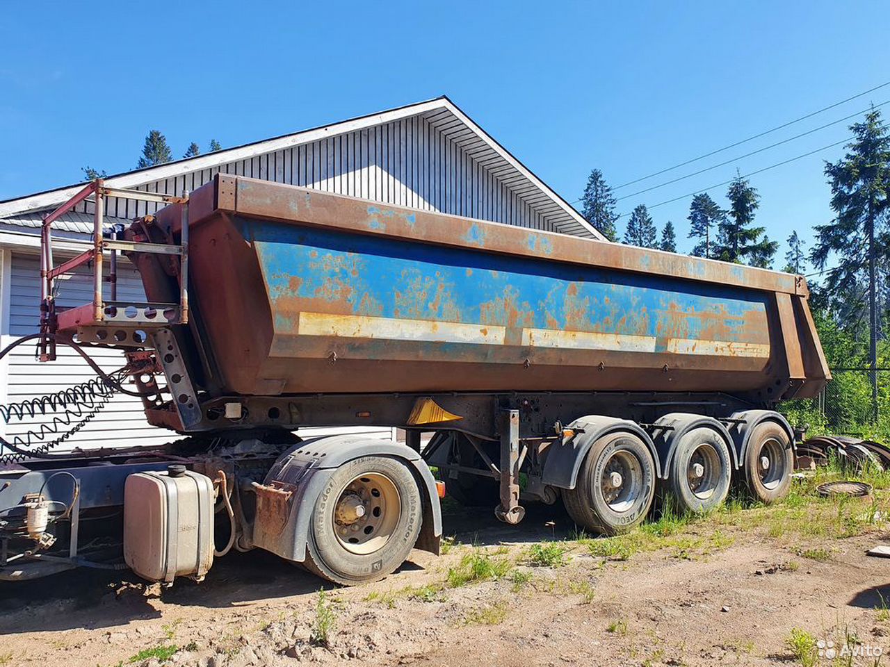 Самосвальный полуприцеп Schmitz Cargobull SKI24