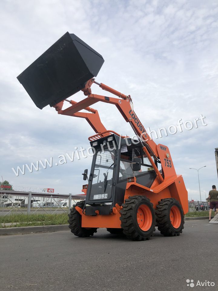 Мини-погрузчик Locust 753