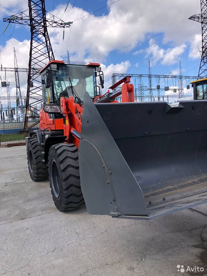 Фронтальный погрузчик MOLOT 300T