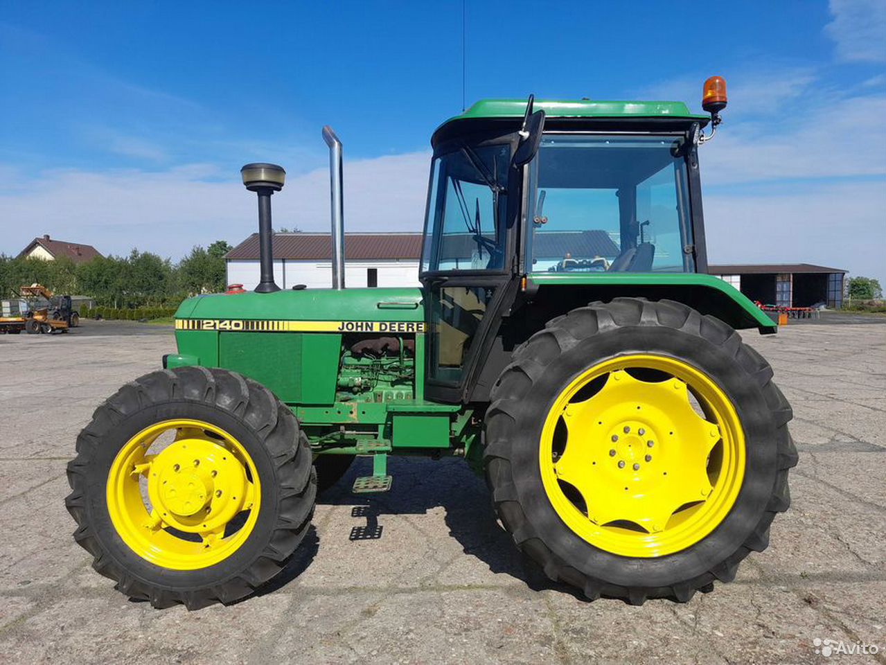 Трактор John Deere 2140