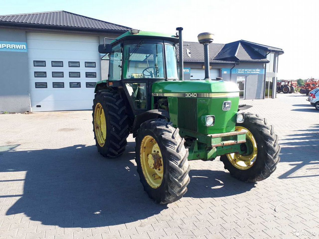 Трактор John Deere 3040