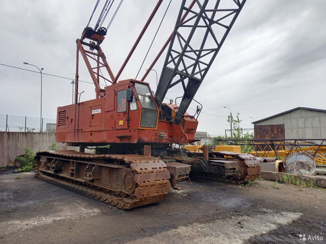 Гусеничный кран Hitachi KH500LPD