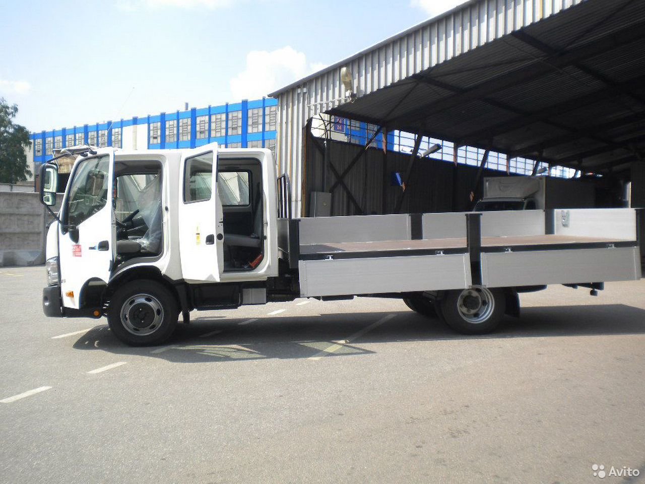 Бортовой автомобиль Hino 300