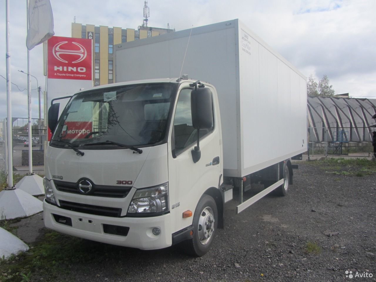 Изотермический фургон Hino 300 Toyota