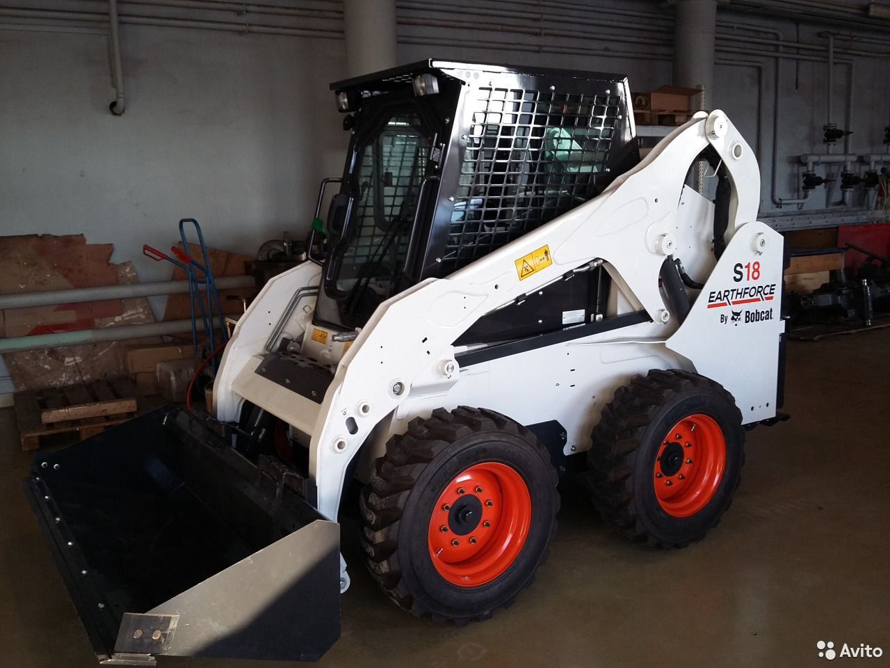 Мини-погрузчик Bobcat Earthforce S18