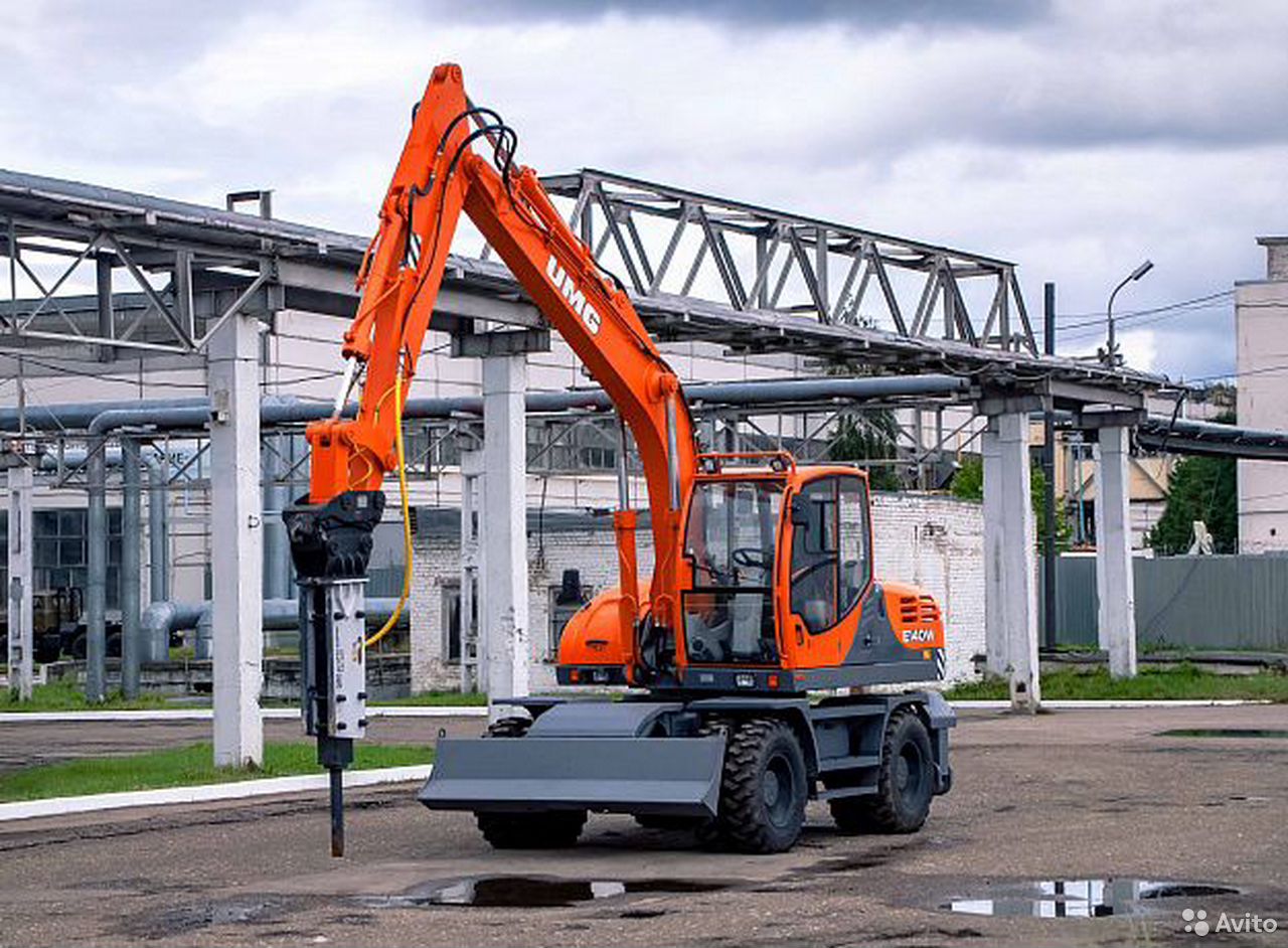 Колесный экскаватор UMG E140W