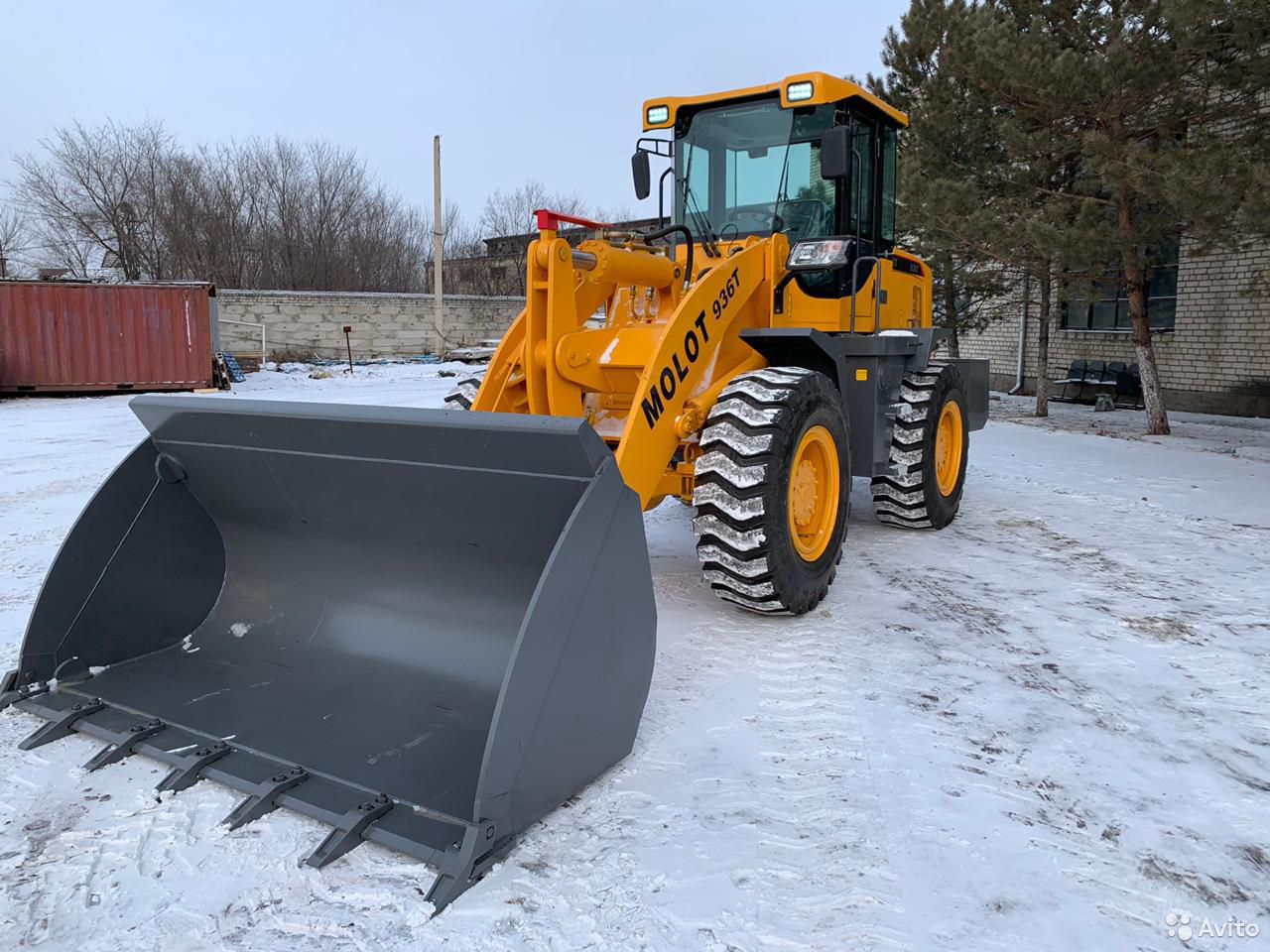Фронтальный погрузчик Molot 936T