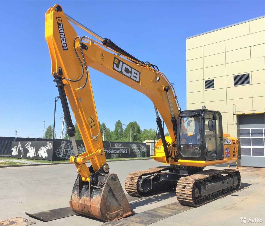 Гусеничный экскаватор JCB JS 205NLC