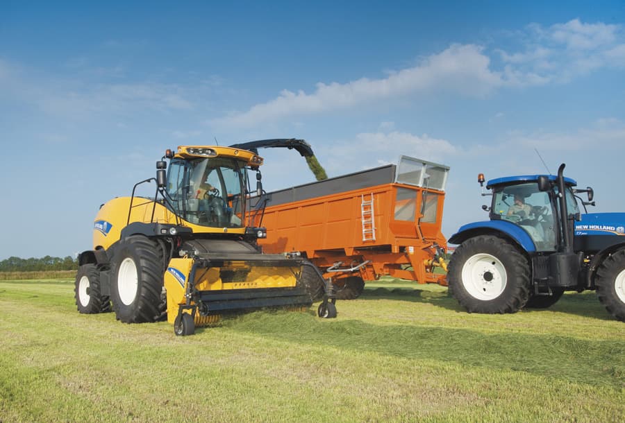 Кормоуборочный комбайн New Holland FR500