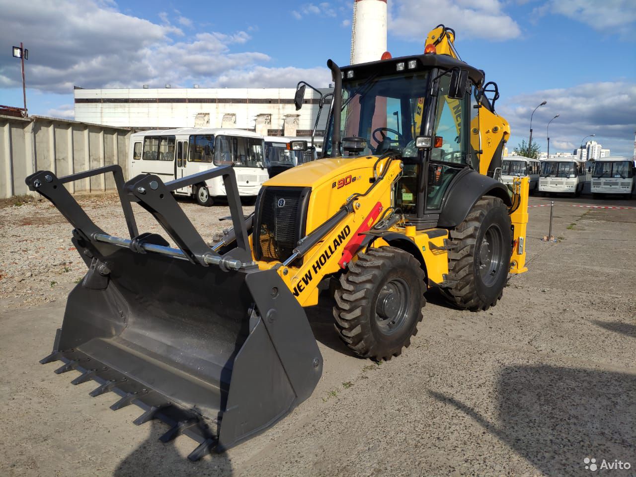 Экскаватор-погрузчик New Holland B90B LR