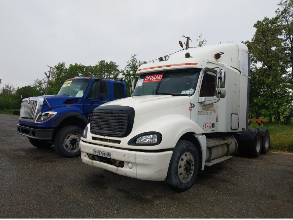 Седельный тягач Freightliner Columbia 597