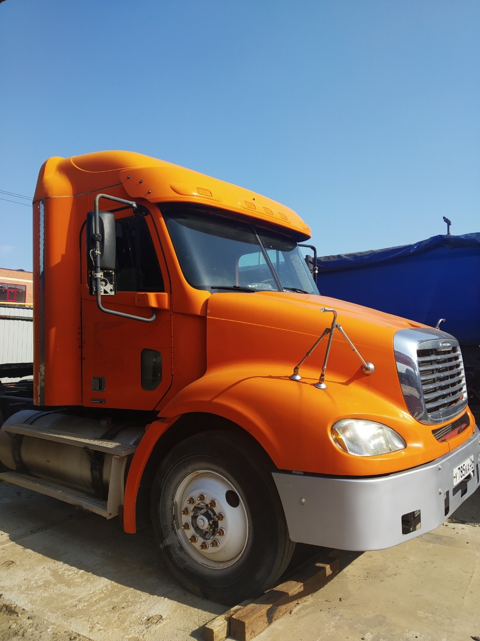 Седельный тягач FREIGHTLINER Columbia