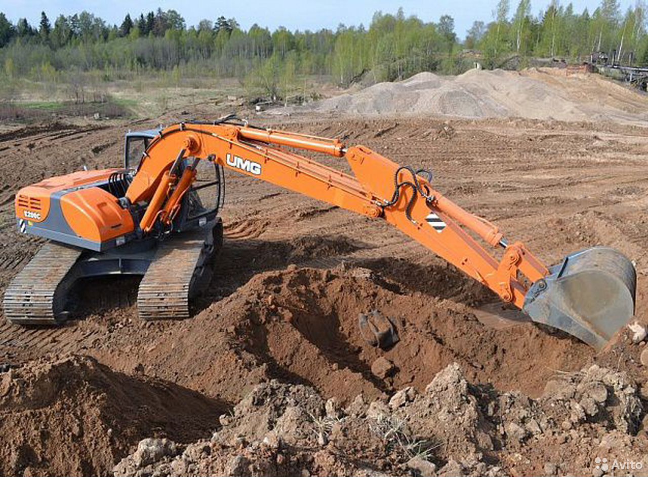 Гусеничный экскаватор UMG E220C