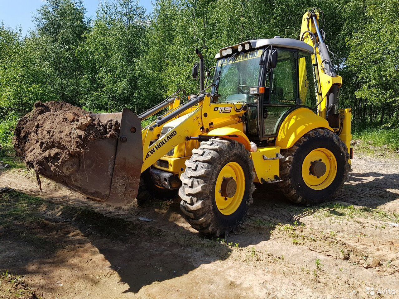 Экскаватор-погрузчик New Holland B115B