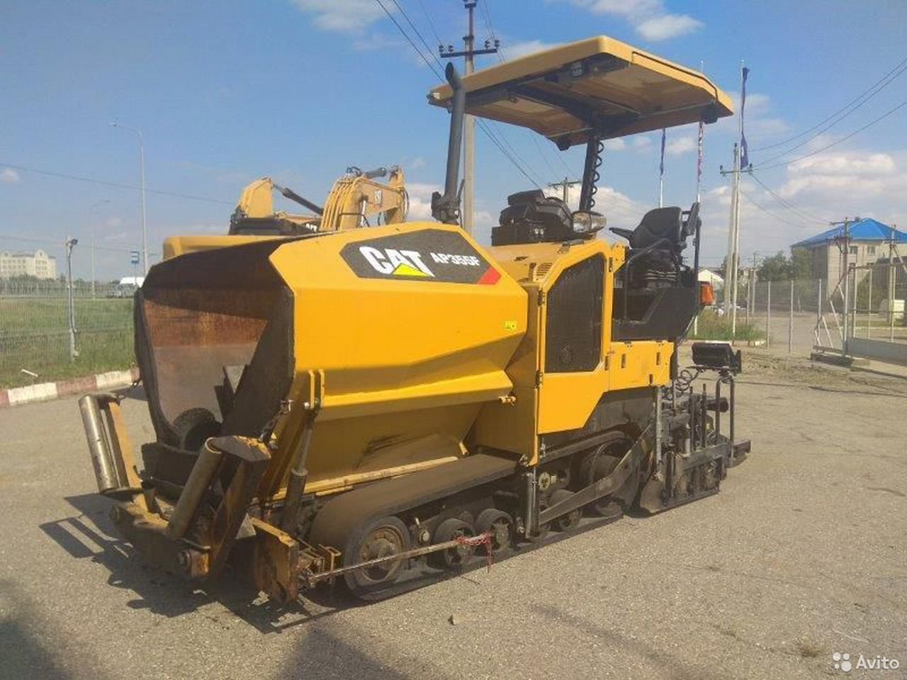 Асфальтоукладчик Caterpillar AP355F