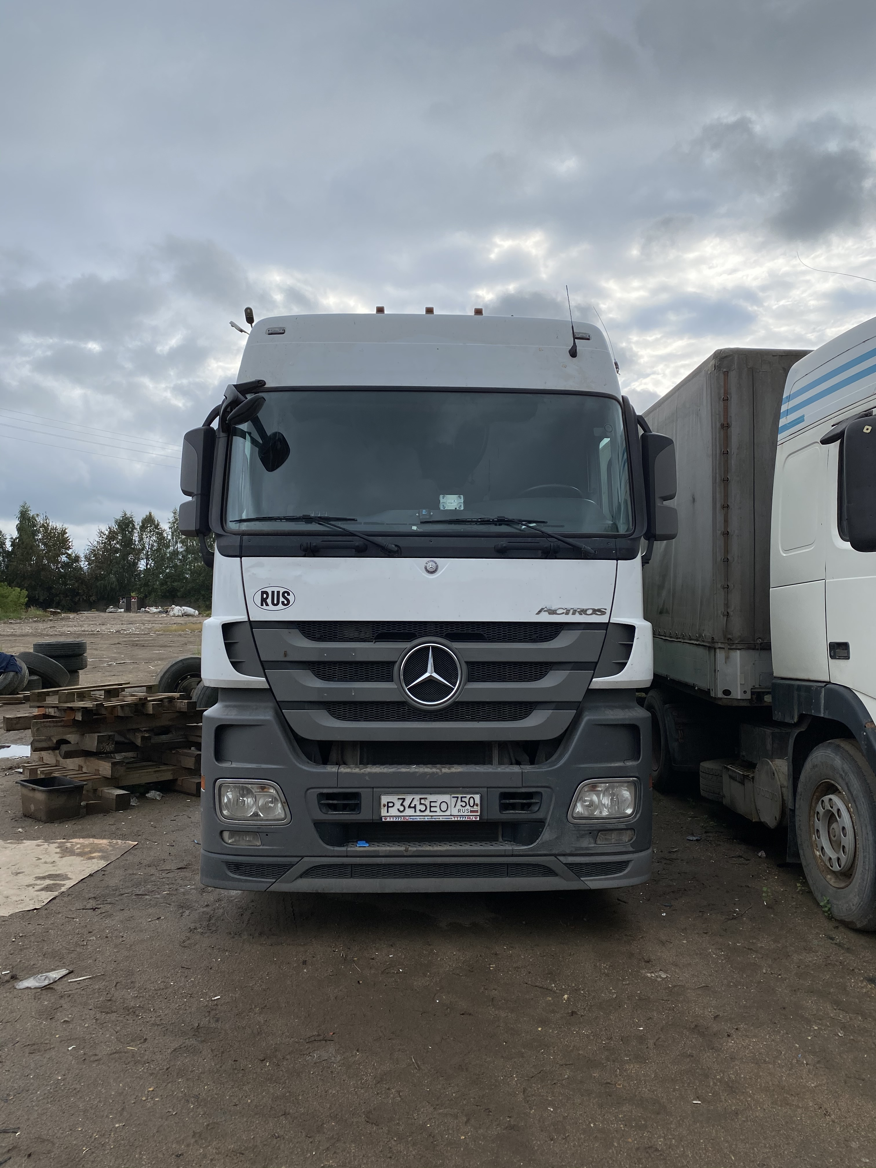 Седельный тягач Mercedes-Benz Actros 1844