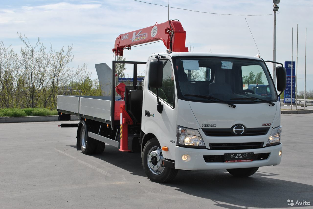 Бортовой грузовик с КМУ HINO 300 (Dutro)