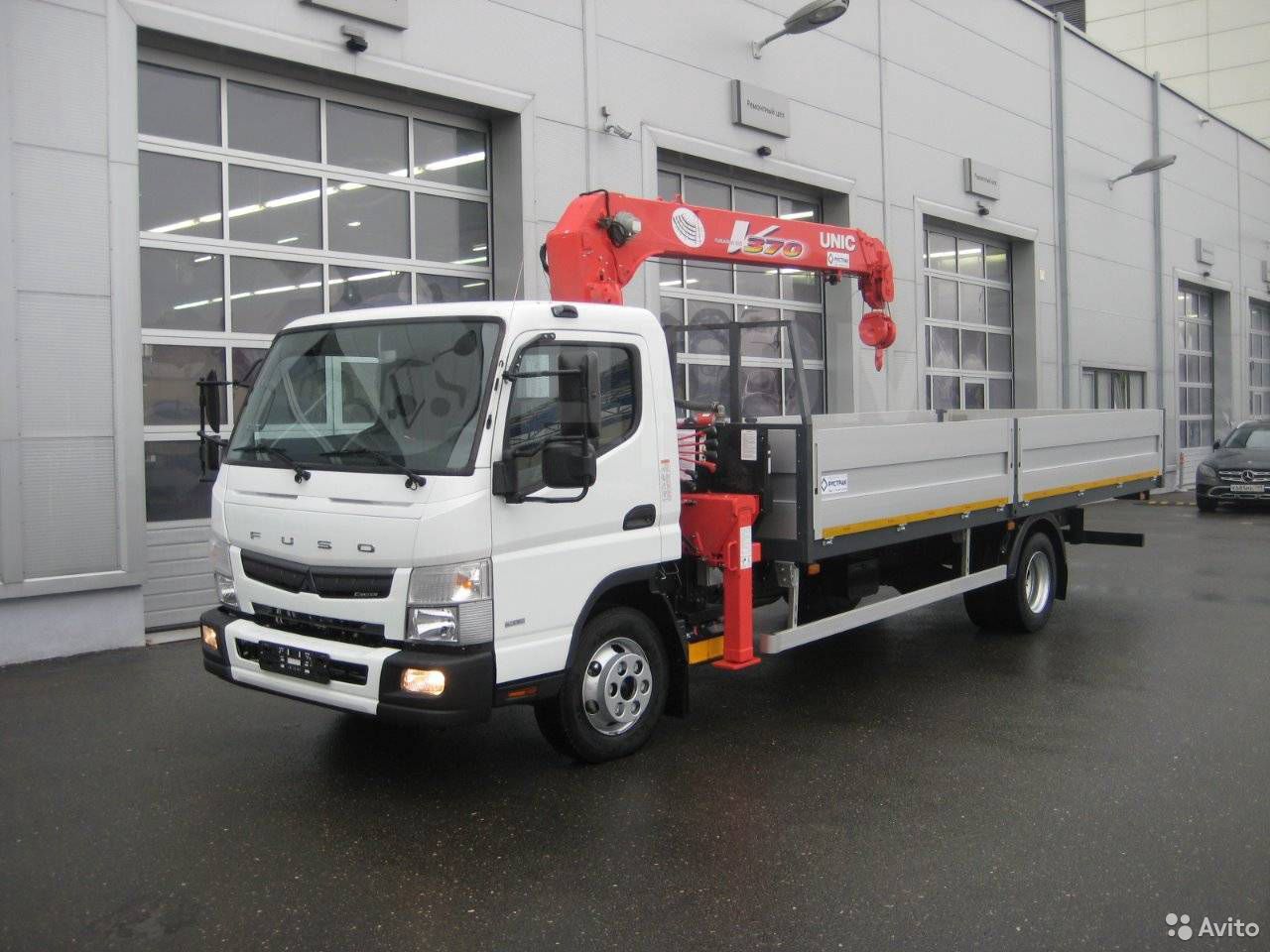Бортовой грузовик с КМУ Fuso Canter TF