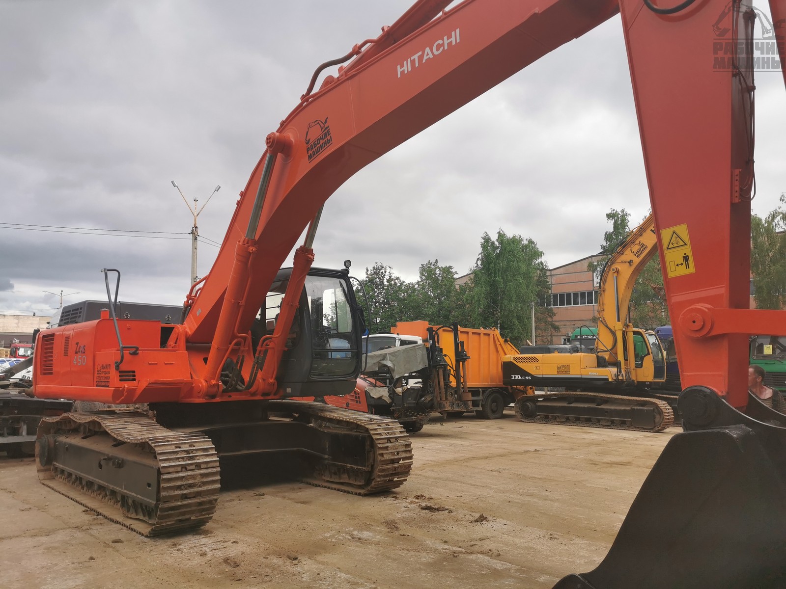 Гусеничный экскаватор Hitachi ZX450