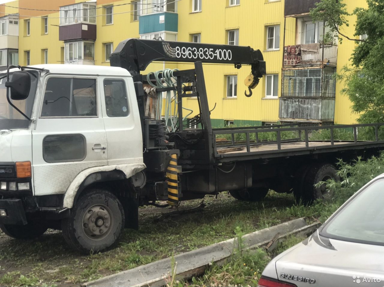 Бортовой грузовик с КМУ HINO