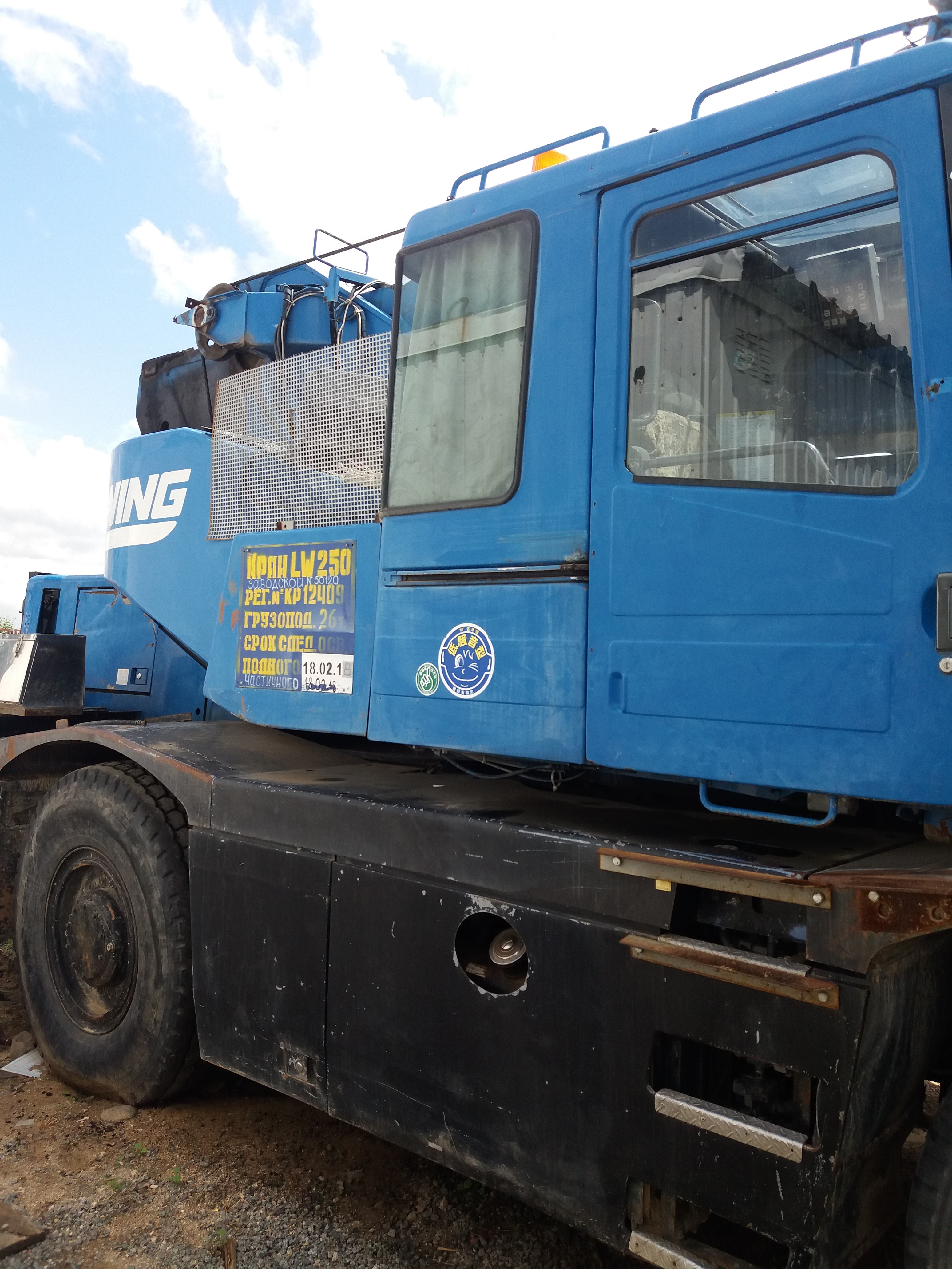 Самоходный кран Komatsu LW 250-5