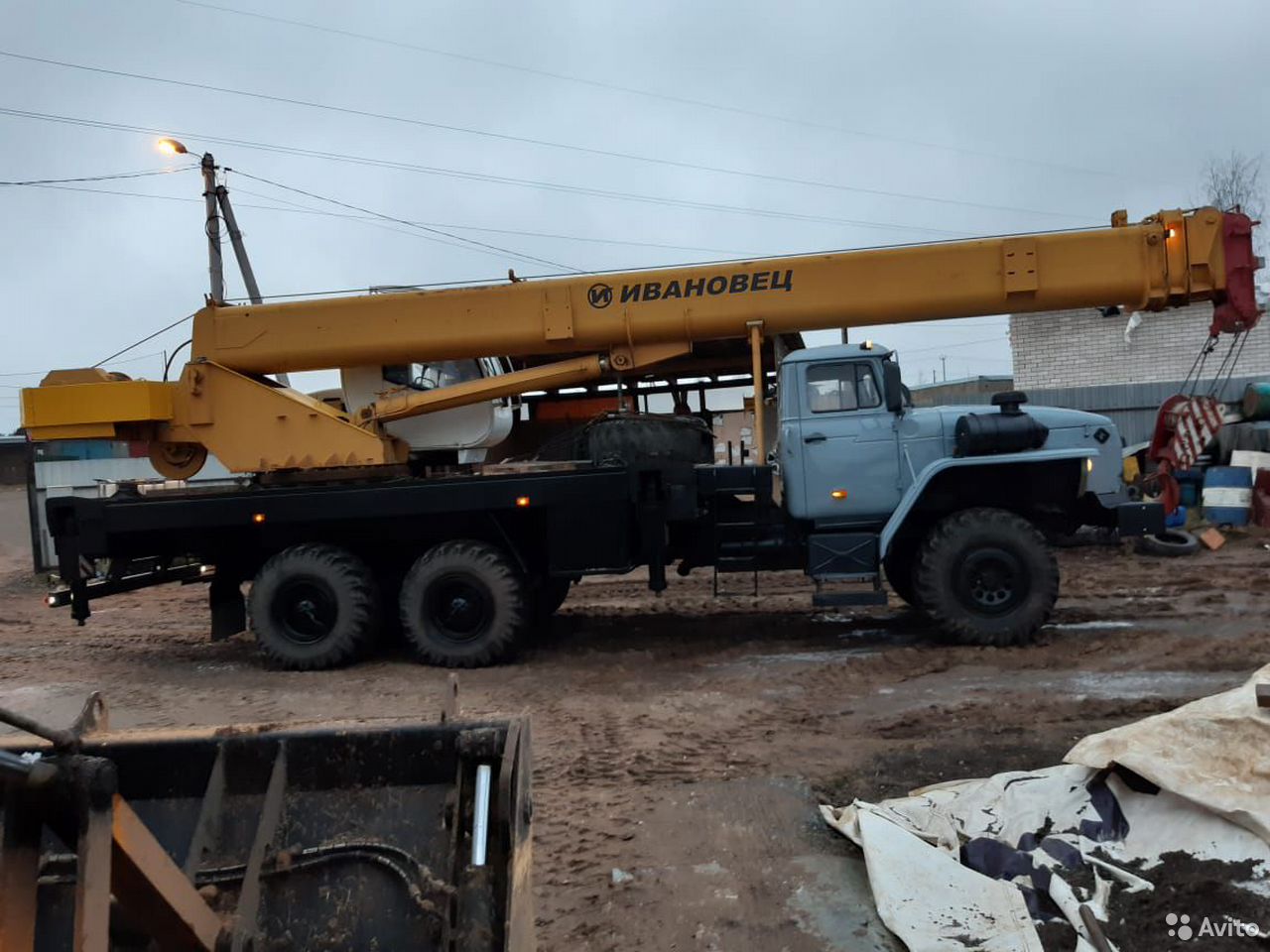 Автокран Ивановец КС-45717-1Р на шасси УРАЛ