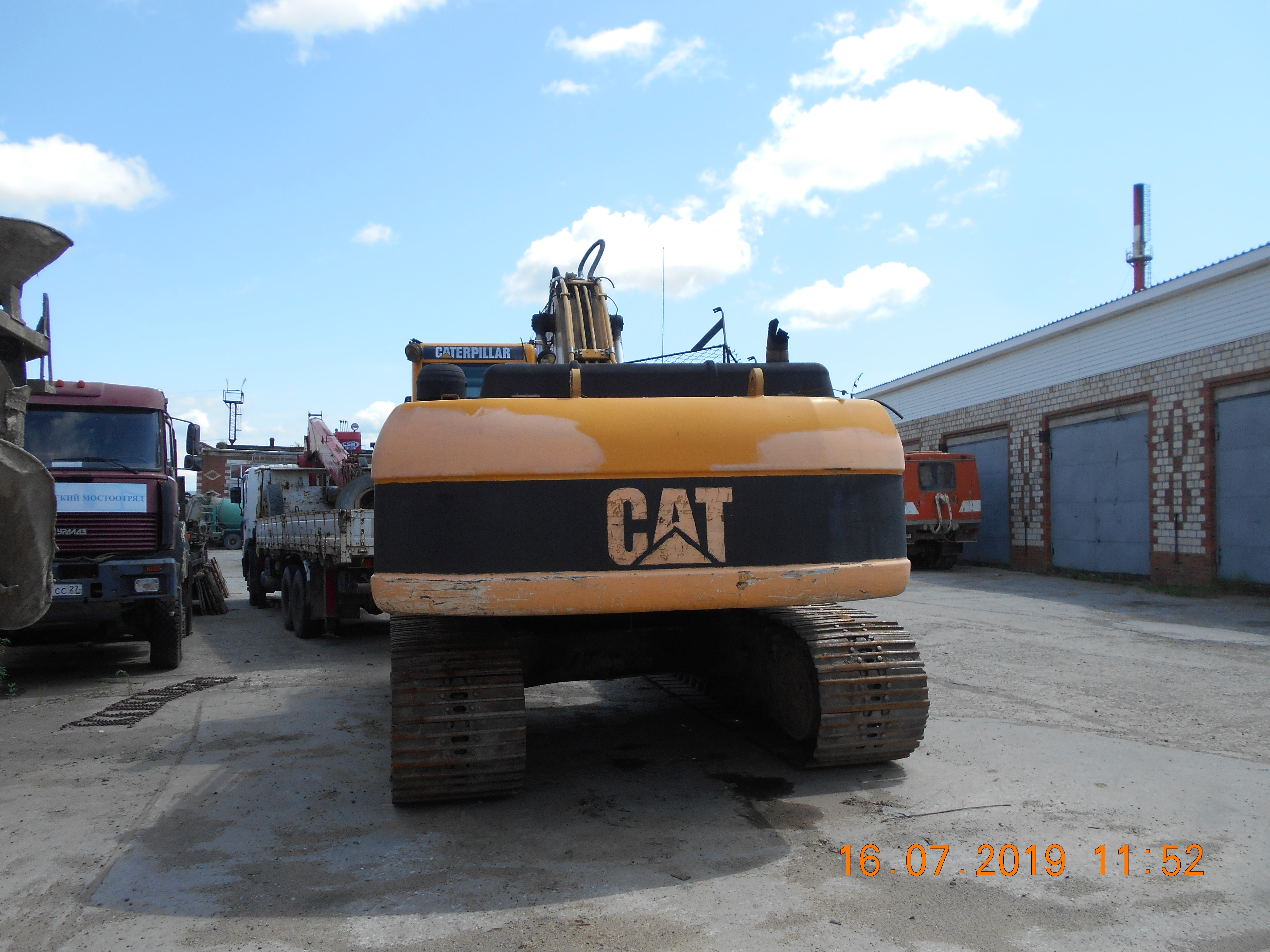 Гусеничный экскаватор Caterpillar 330CL
