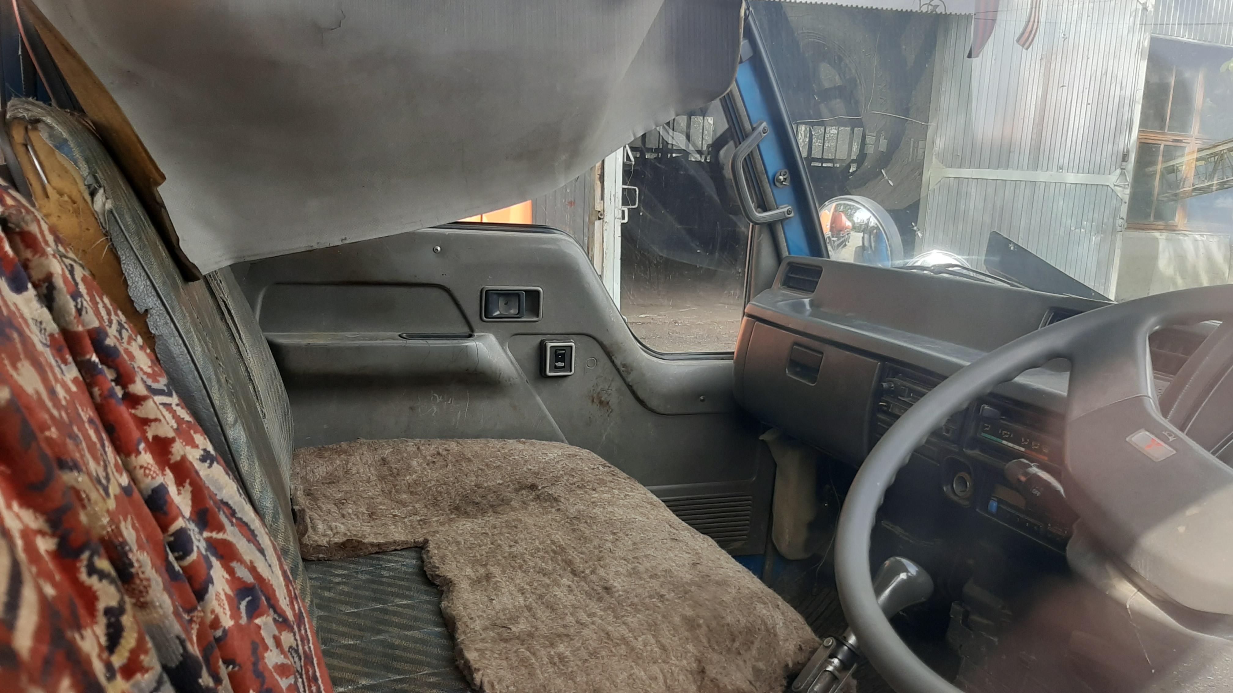 Бортовой автомобиль Mitsubishi Canter