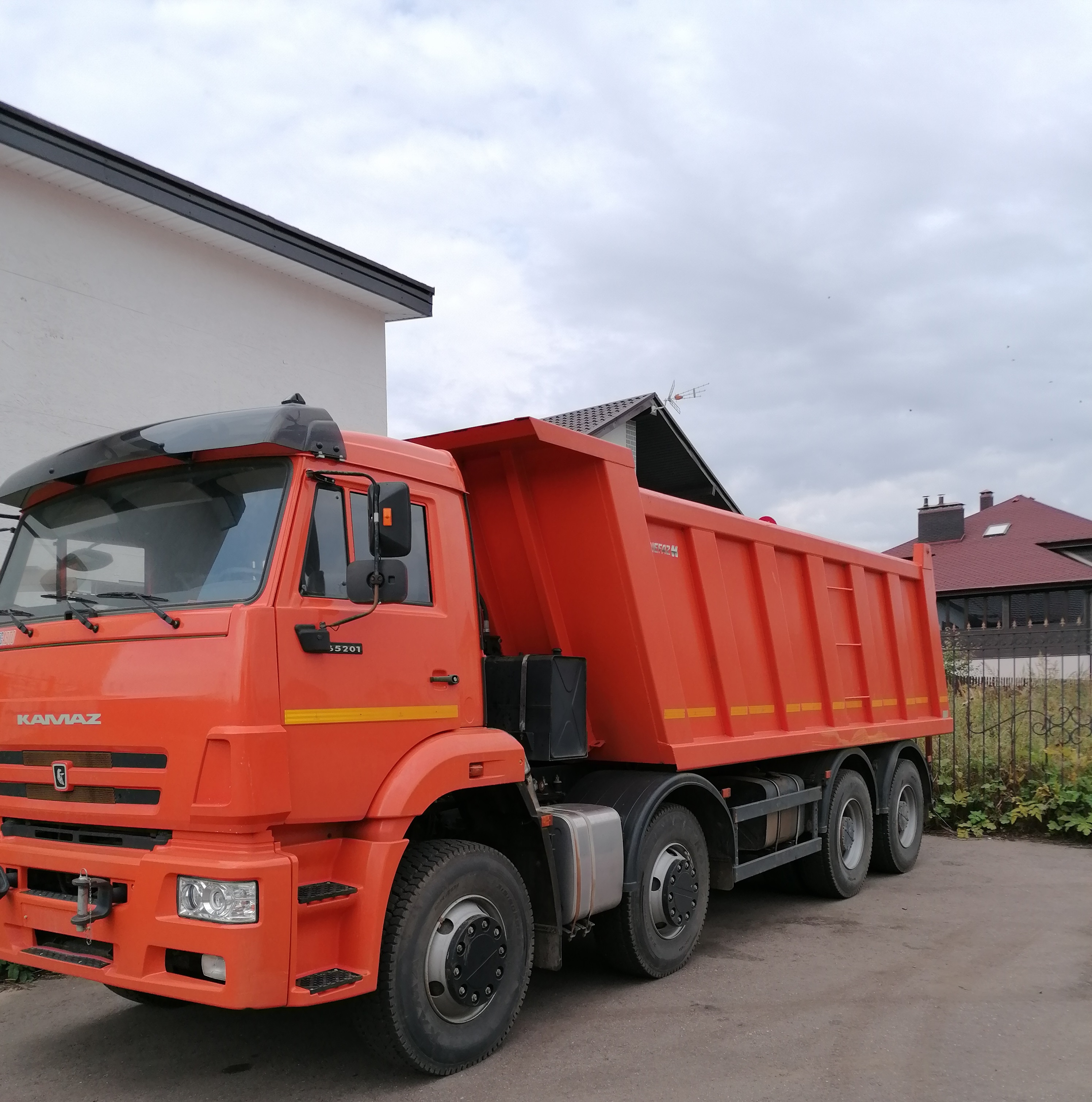 Самосвал КамАЗ 65201
